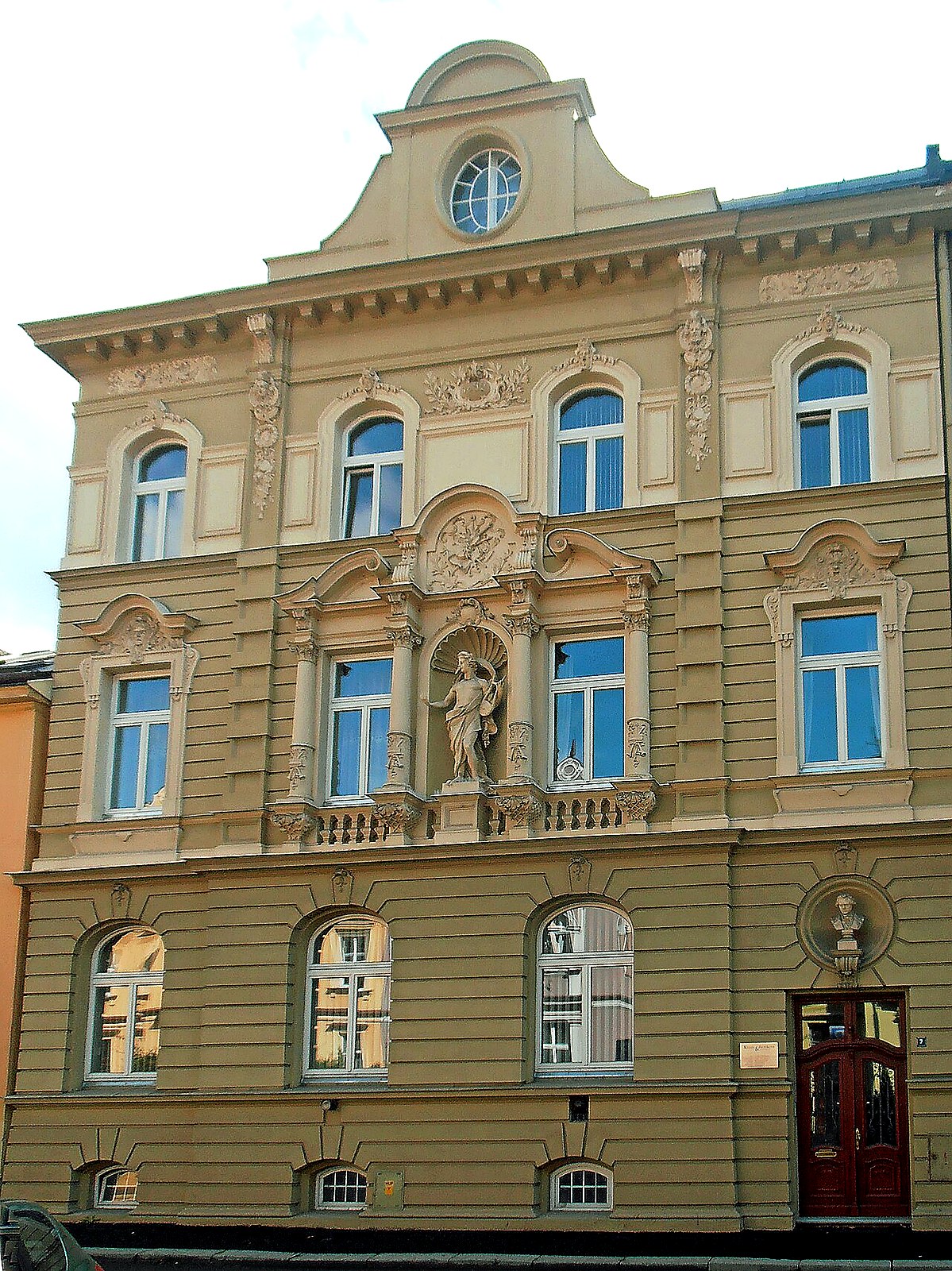 
<span>Bývalá hudební škola L. Grandeho</span>
