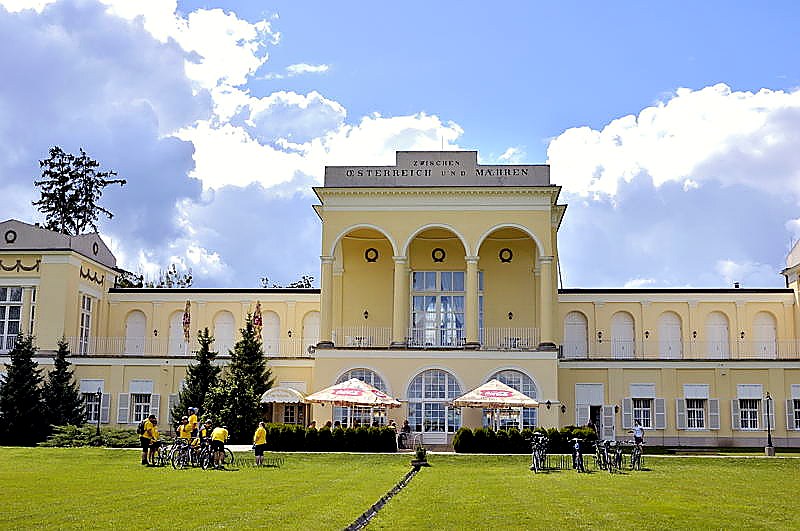 
<span>Hraniční zámek</span>
