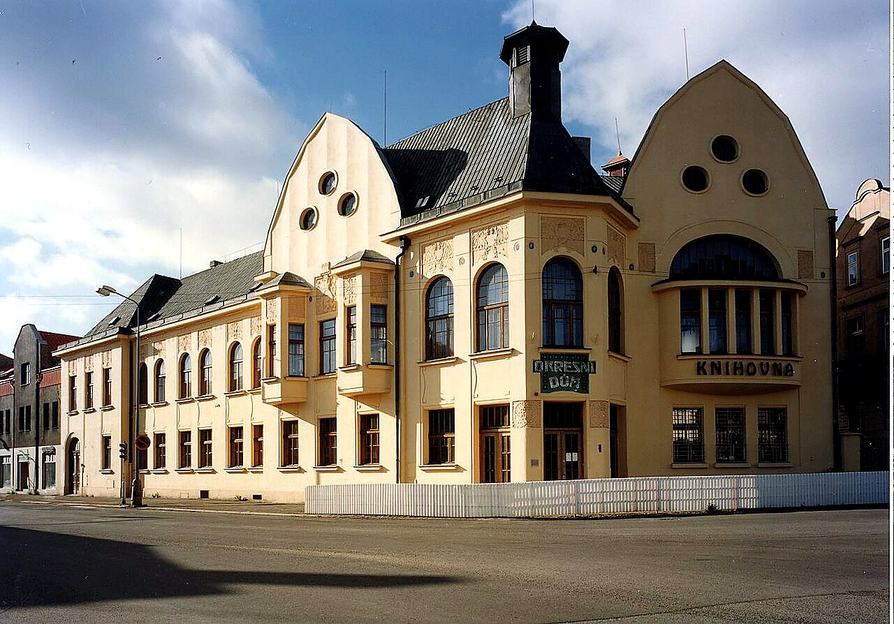 
<span>Okresní dům v Kladně</span>

