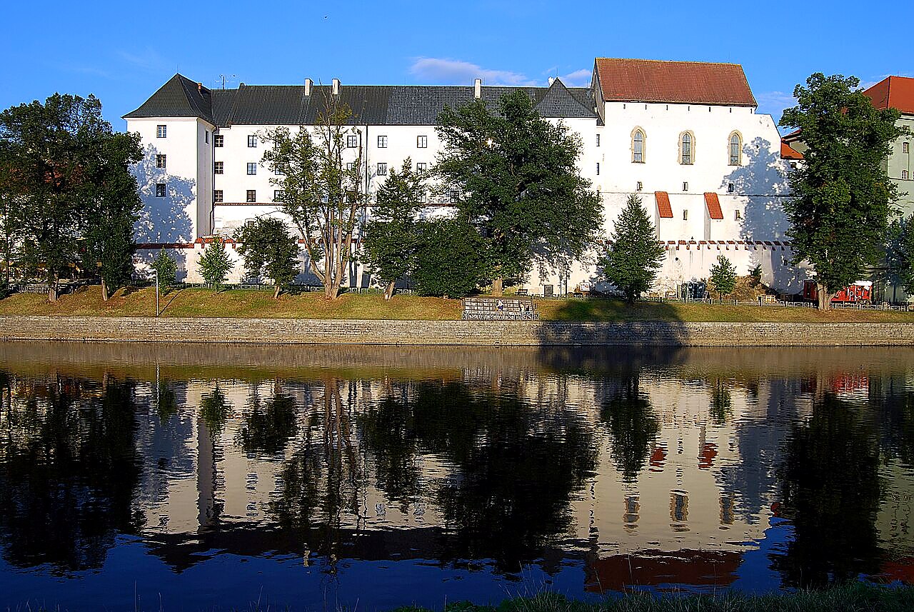 
<span>Písek</span>
