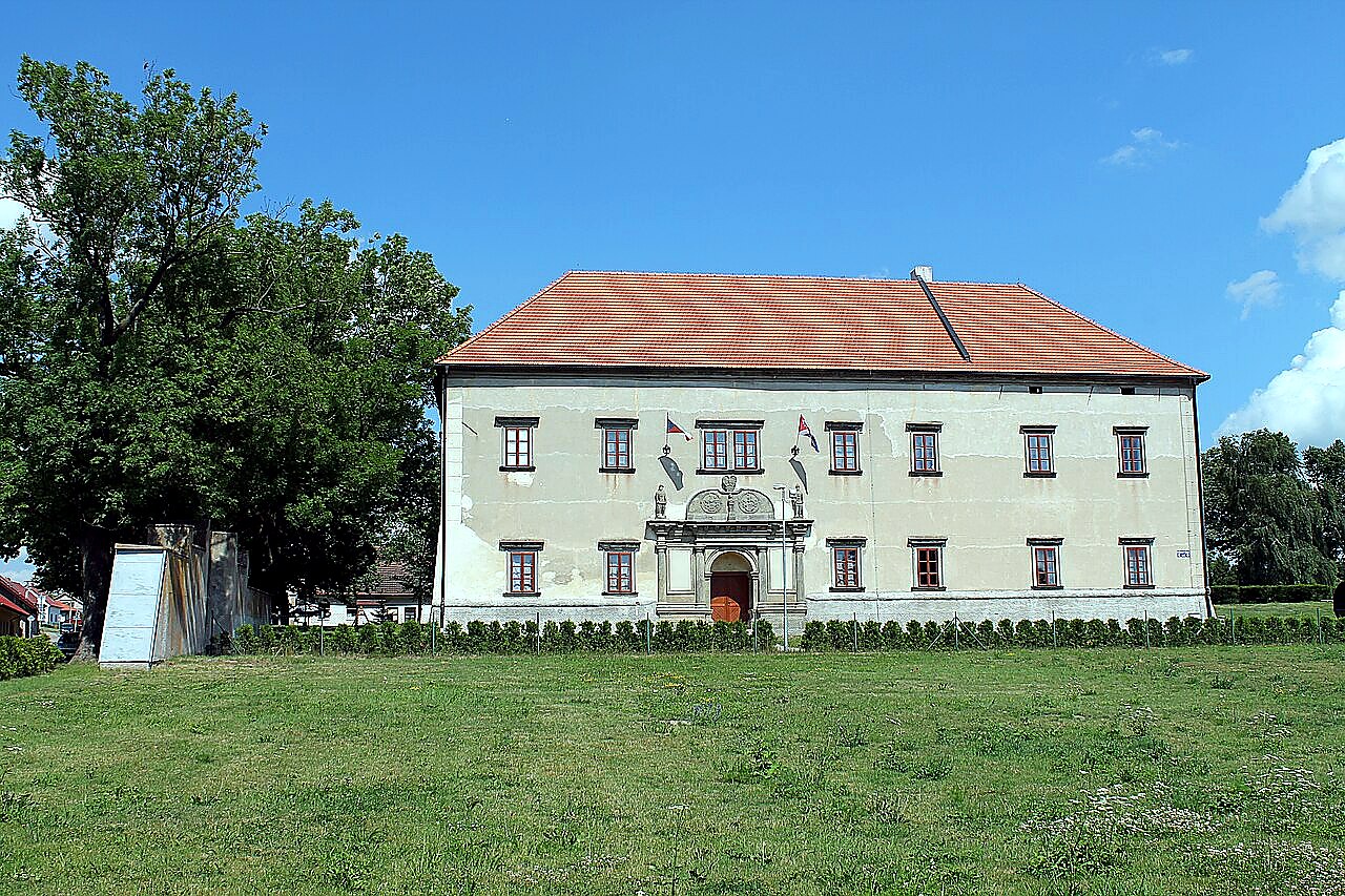 
<span>Zámek</span>
