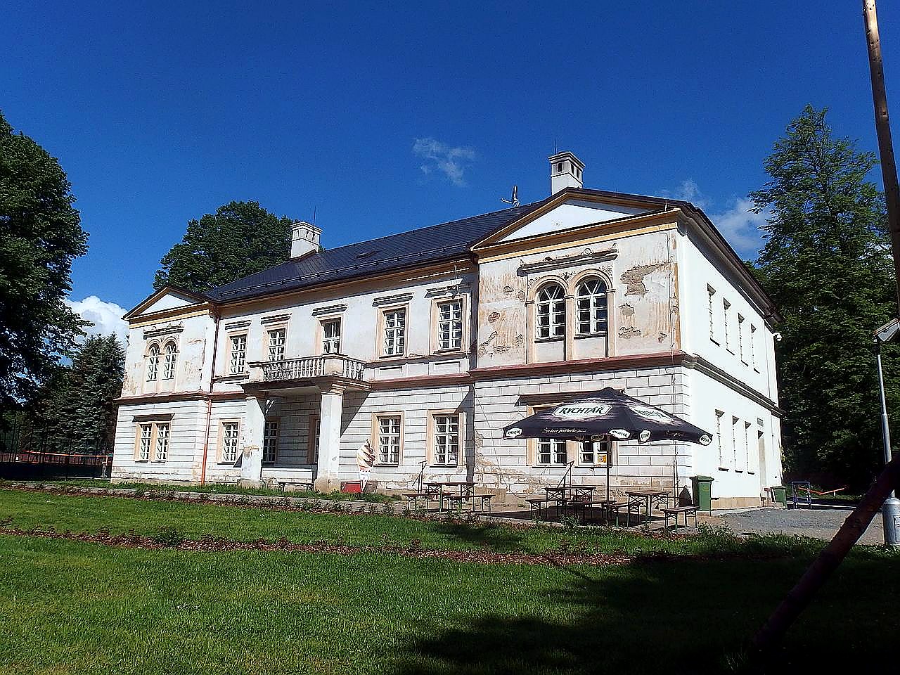 
<span>Zámek Hošťálková</span>
