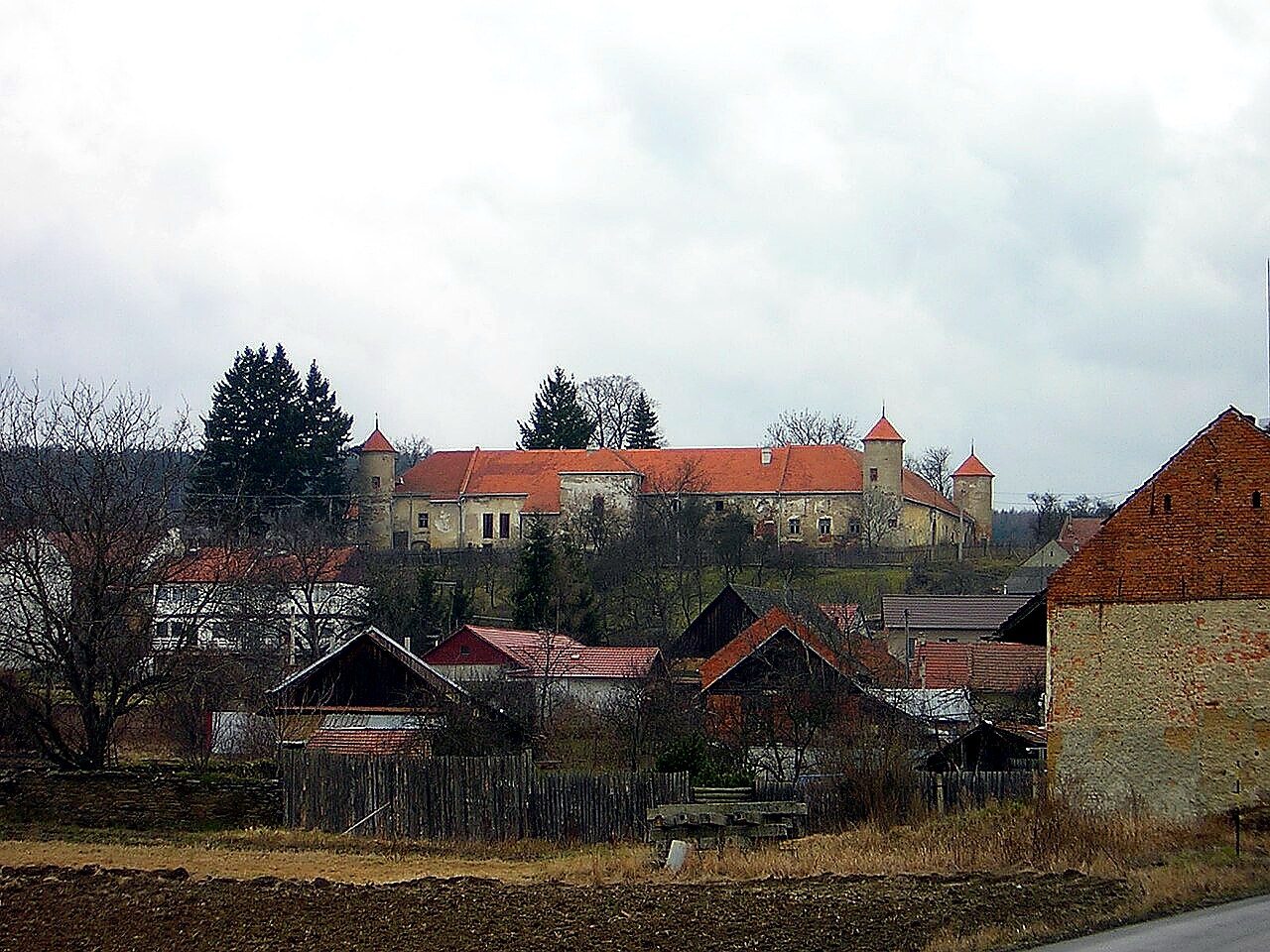 
<span>Zámek Ptení</span>

