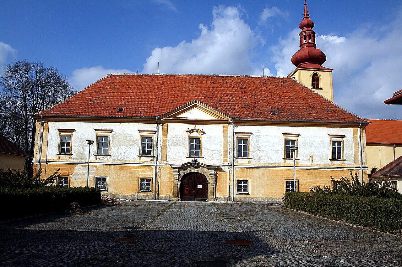 
<span>zámek Dalešice</span>
