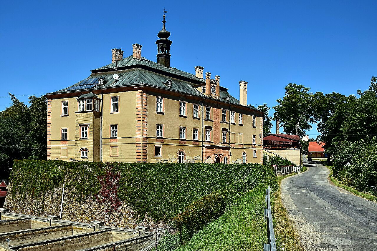 
<span>zámek Dírná</span>
