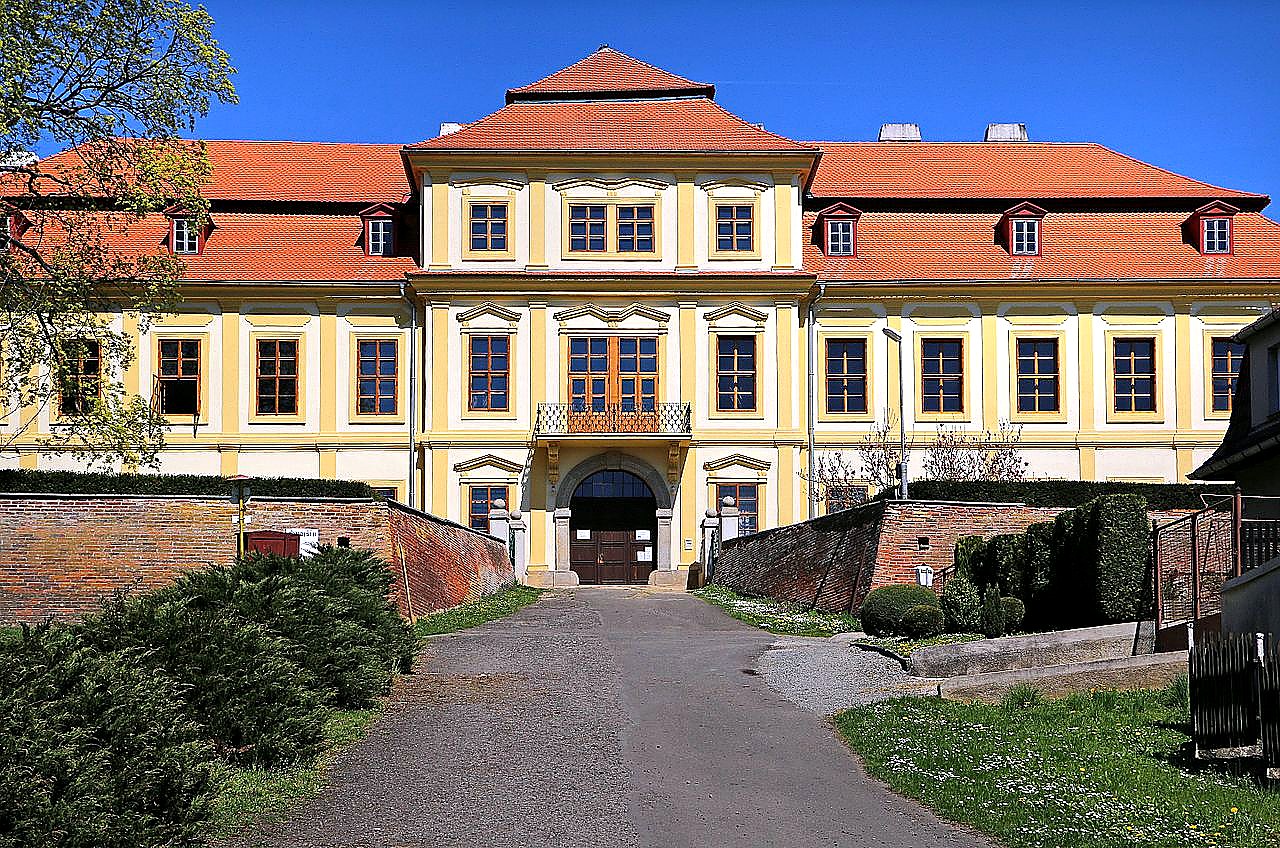 
<span>zámek Svojšín</span>
