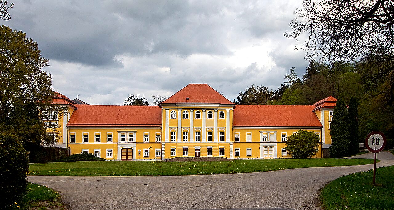 
<span>zámek Černovice</span>
