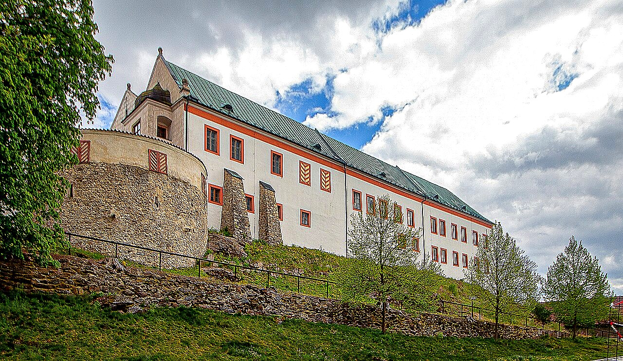 
<span>zámek Žirovnice</span>
