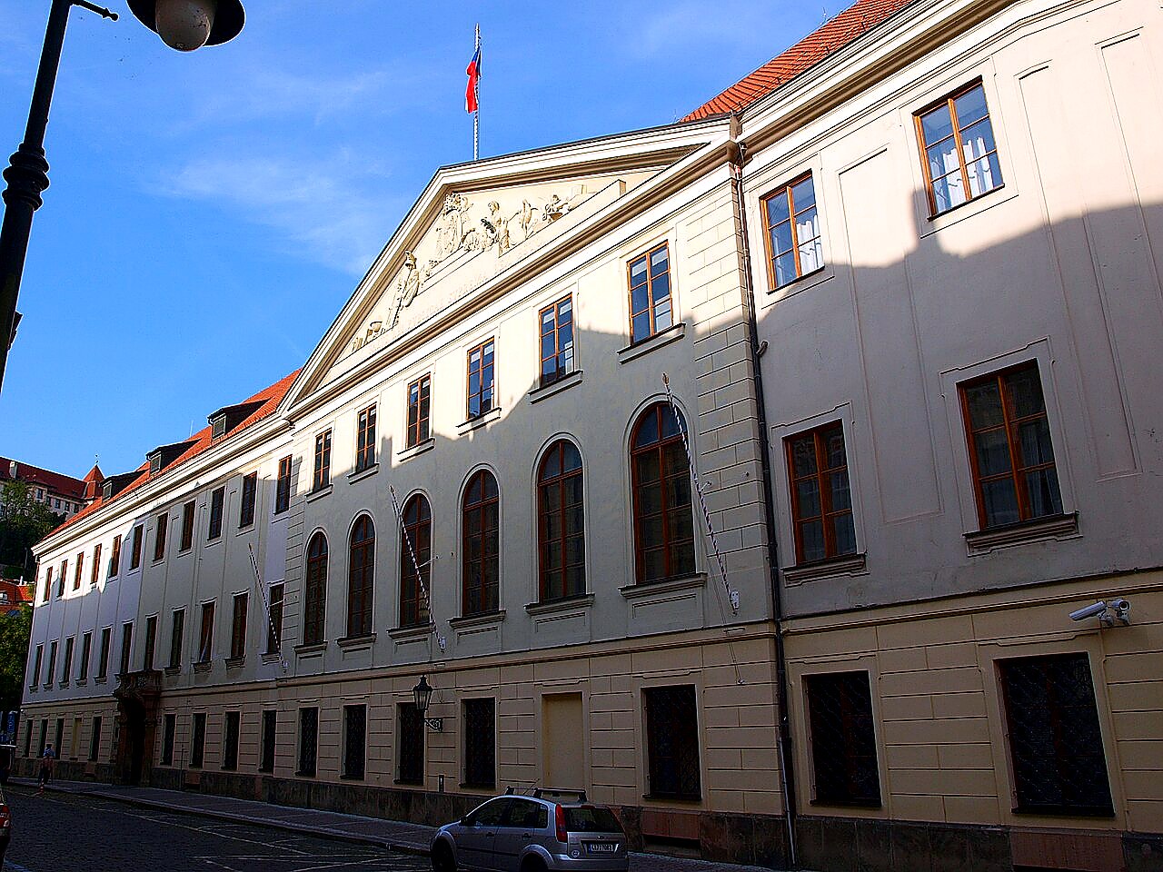 
<span>Thunovský palác ve Sněmovní</span>
