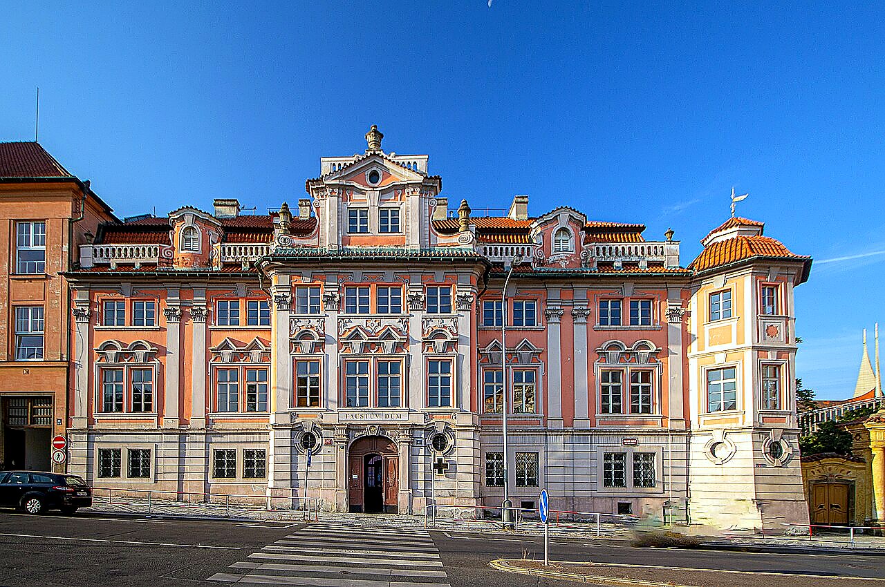 
<span>Faustův dům</span>
