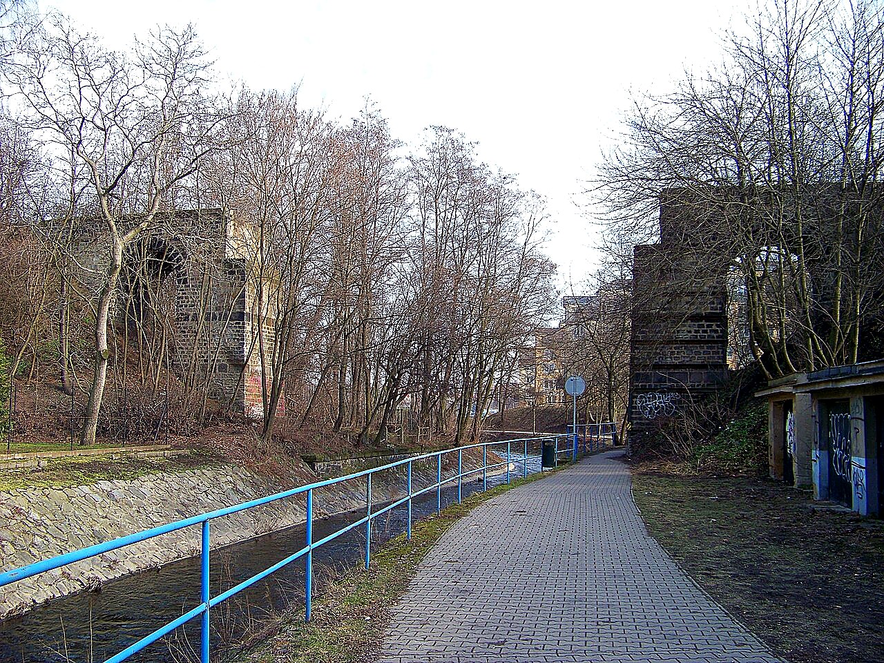 
<span>Torzo železničního mostu přes Rokytku</span>

