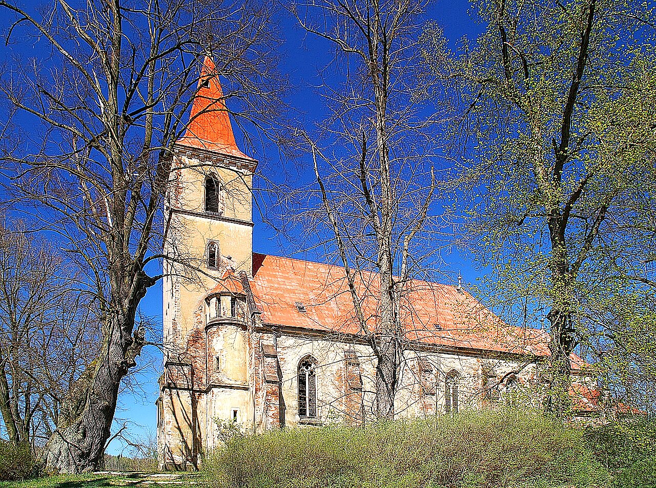 
<span>Kostel Nanebevzetí Panny Marie (Velichov)</span>
