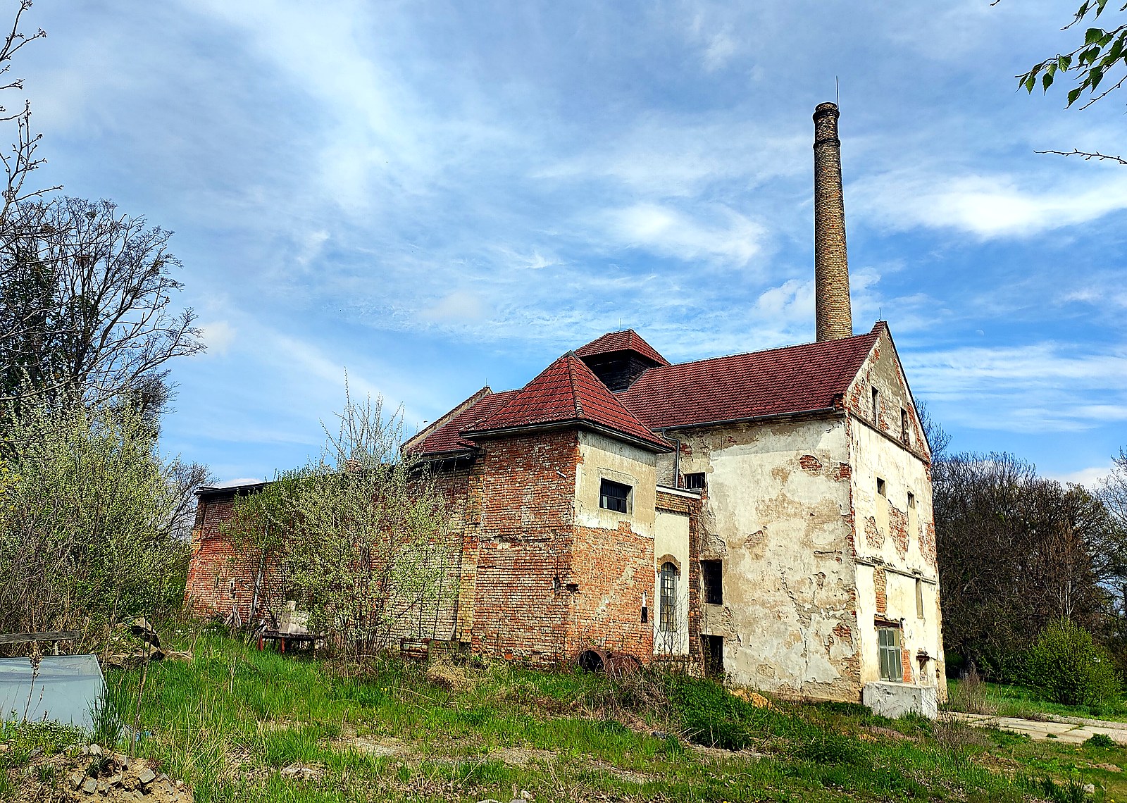 
<span>Kostel Nanebevzetí Panny Marie a svatého Jana Nepomuckého</span>
