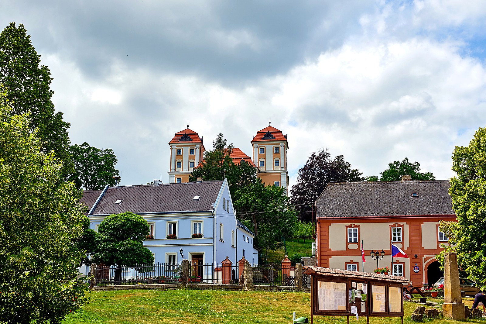 
<span>Kostel Narození svatého Jana Křtitele ve Valči</span>
