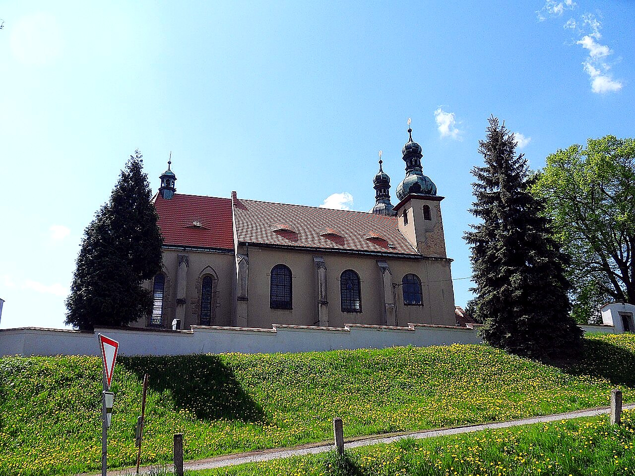 
<span>Kostel Nejsvětější Trojice a svatého Šimona a Judy</span>
