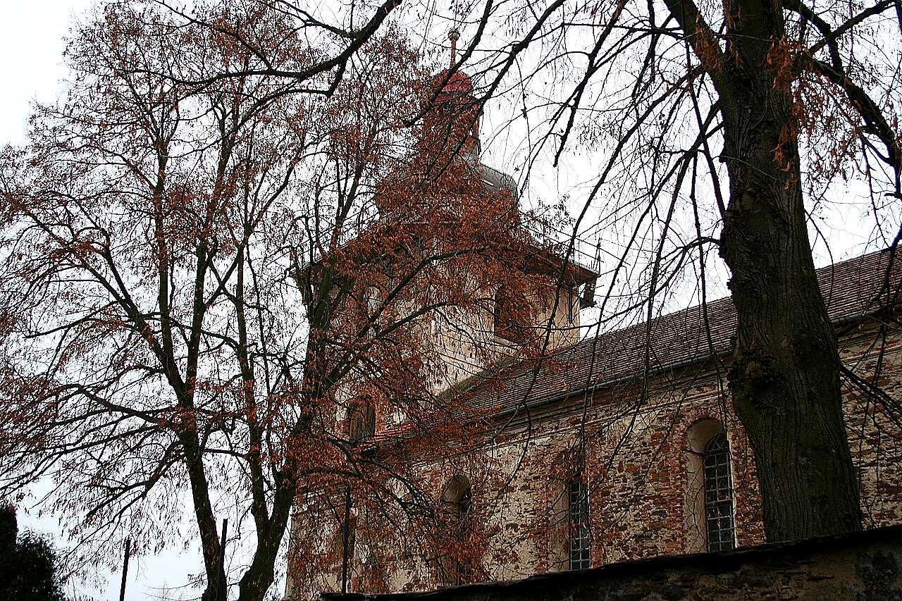 
<span>Kostel Povýšení svatého Kříže či Nanebevzetí Panny Marie</span>
