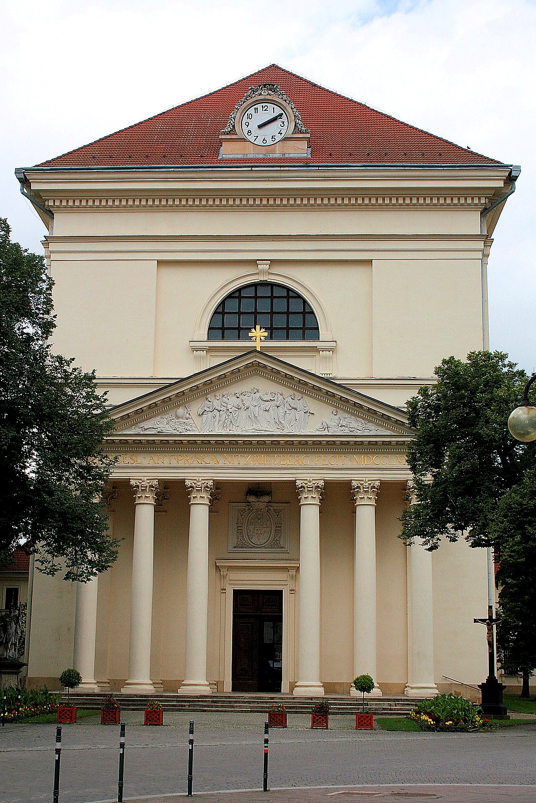 
<span>Kostel Vzkříšení Páně (Slavkov u Brna)</span>
