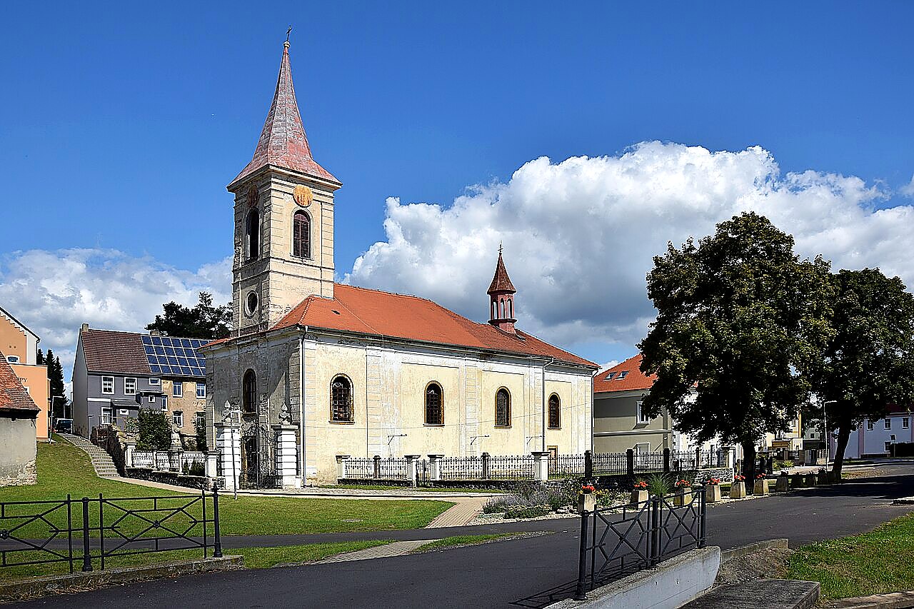 
<span>Kostel svatého Apolináře (Modlany)</span>
