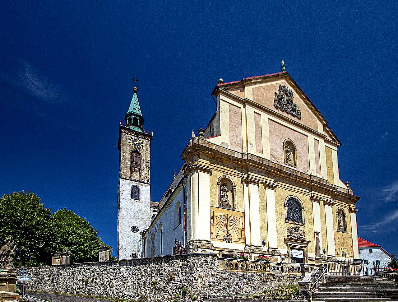 
<span>Kostel svatého Mikuláše v Mikulášovicích</span>
