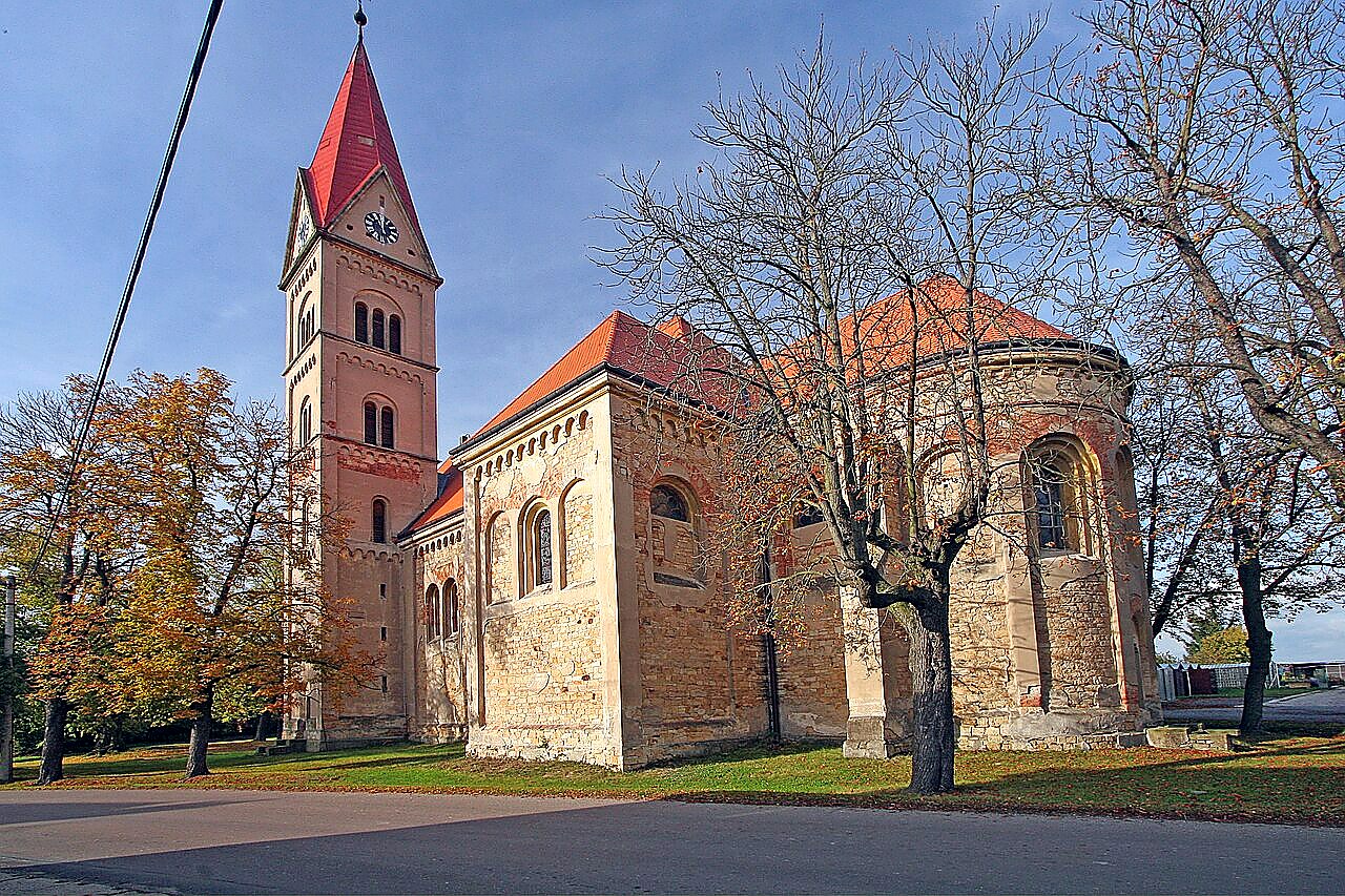 
<span>Kostel svatého Petra a Pavla (Babice)</span>
