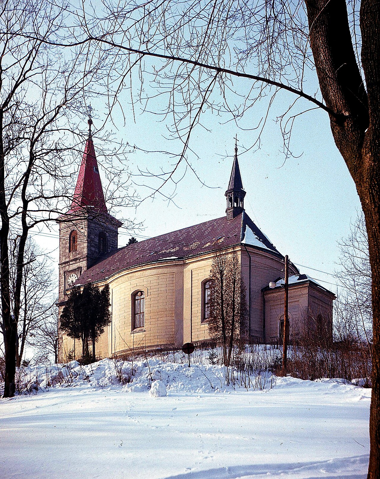 
<span>Kostel svatého Petra a Pavla (Tanvald)</span>
