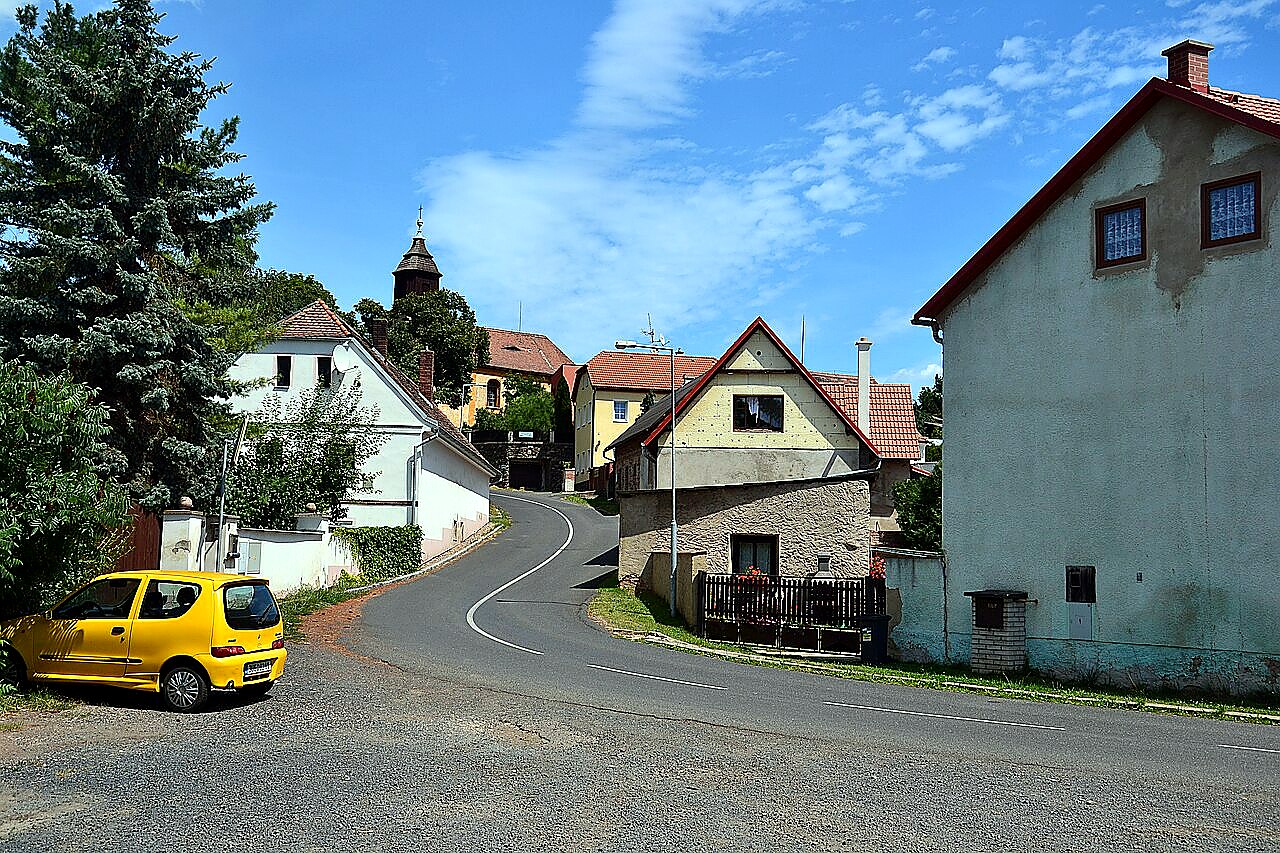 
<span>Kostel svatého Vavřince (Hradiště)</span>
