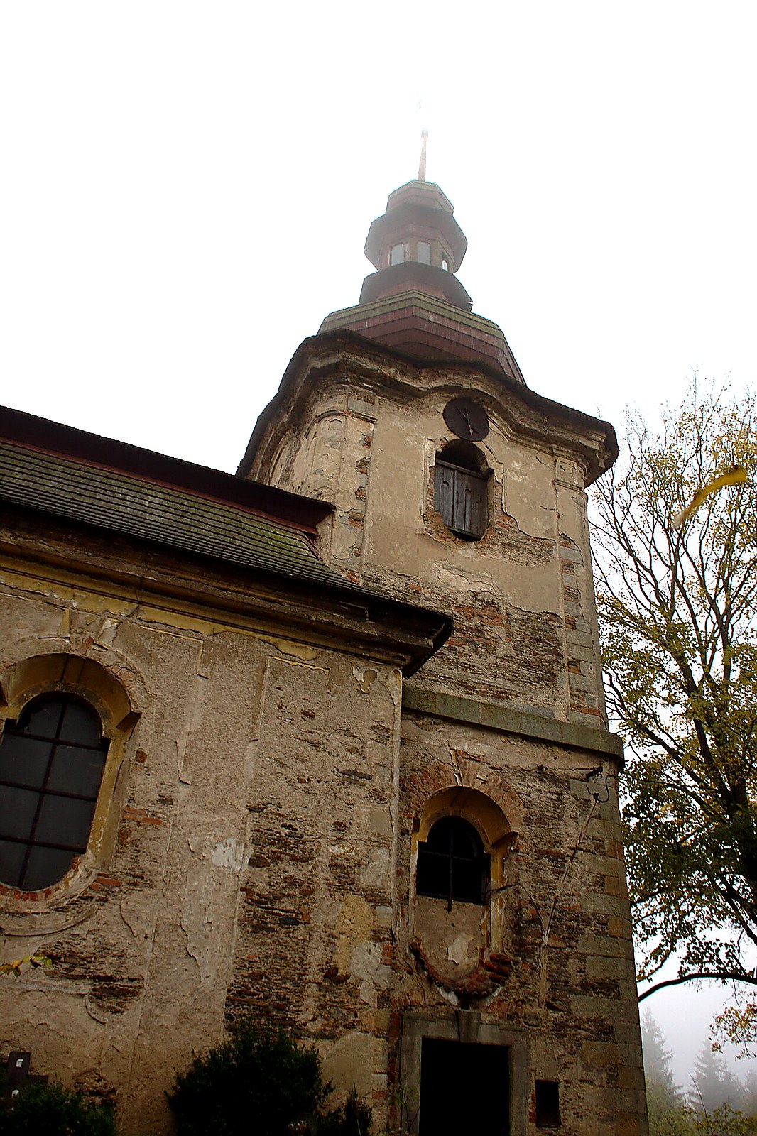
<span>Kostel svatého Vavřince (Komárov)</span>
