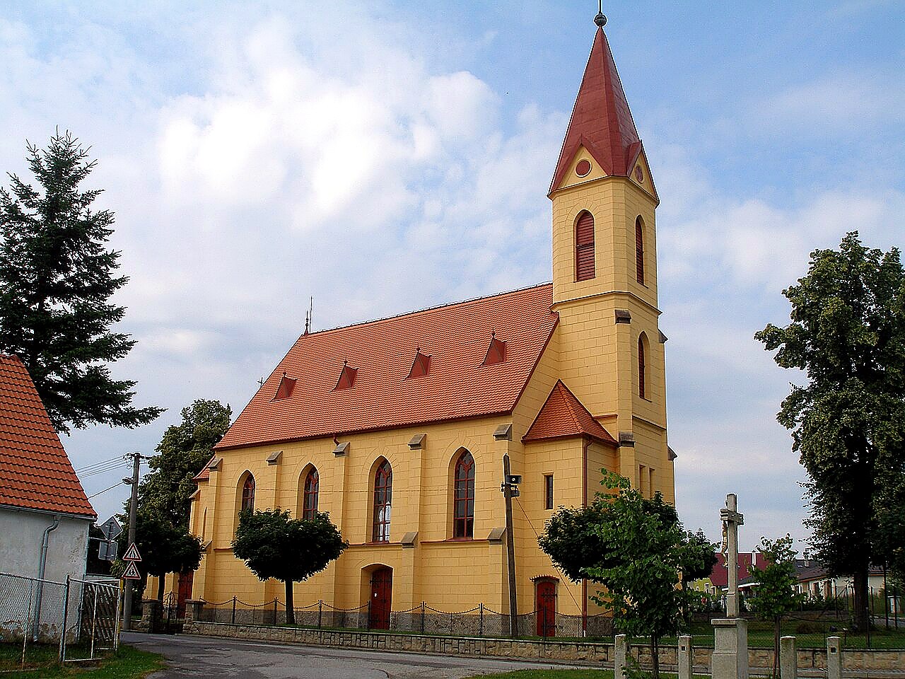 
<span>Kostel svatých Filipa a Jakuba (Slavče)</span>

