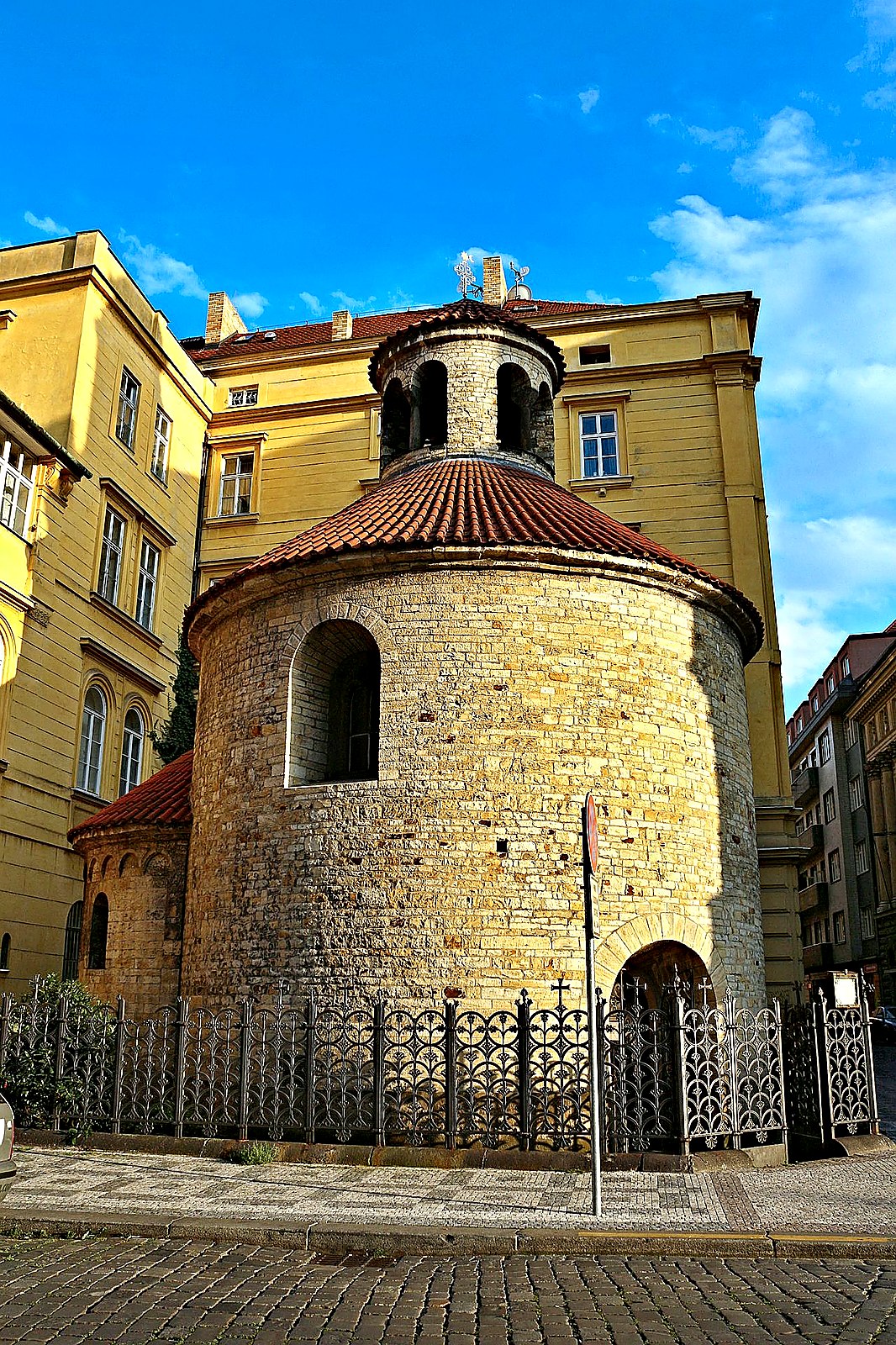 
<span>Rotunda svatého Kříže Menšího</span>
