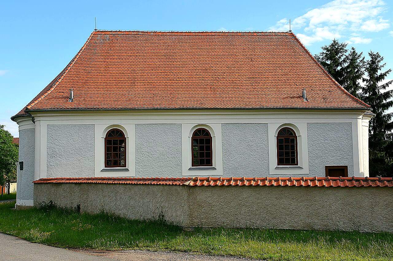 
<span>evangelický kostel ve Velenicích</span>
