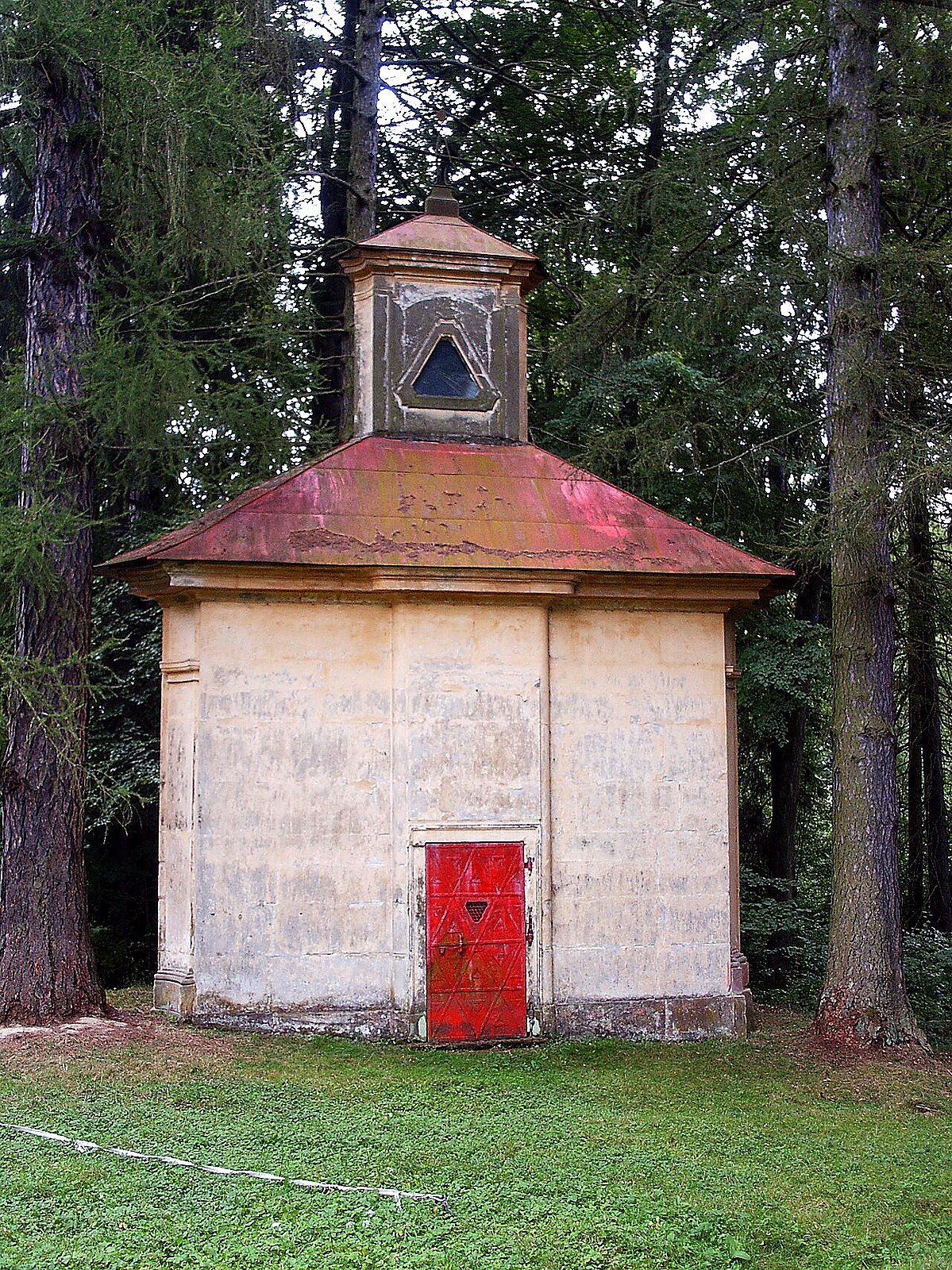 
<span>kaple Nejsvětější Trojice (Ohařice)</span>

