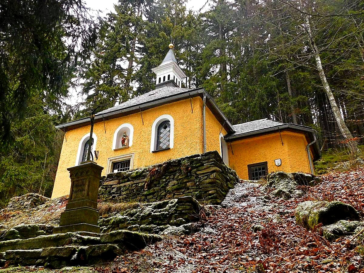 
<span>kaple svaté Anny (Temný Důl)</span>
