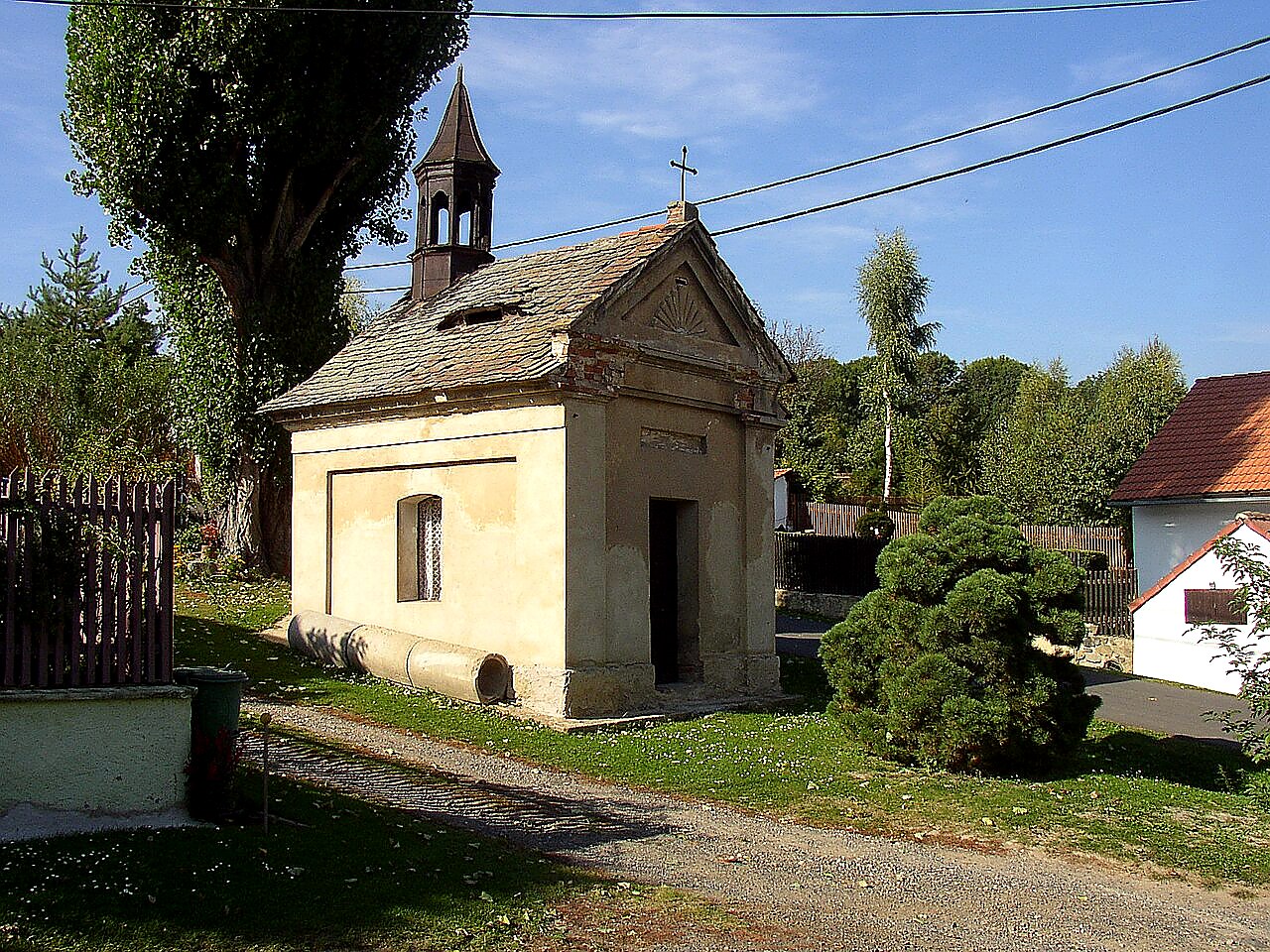 
<span>kaple svatého Jana Nepomuckého (Děkovka)</span>
