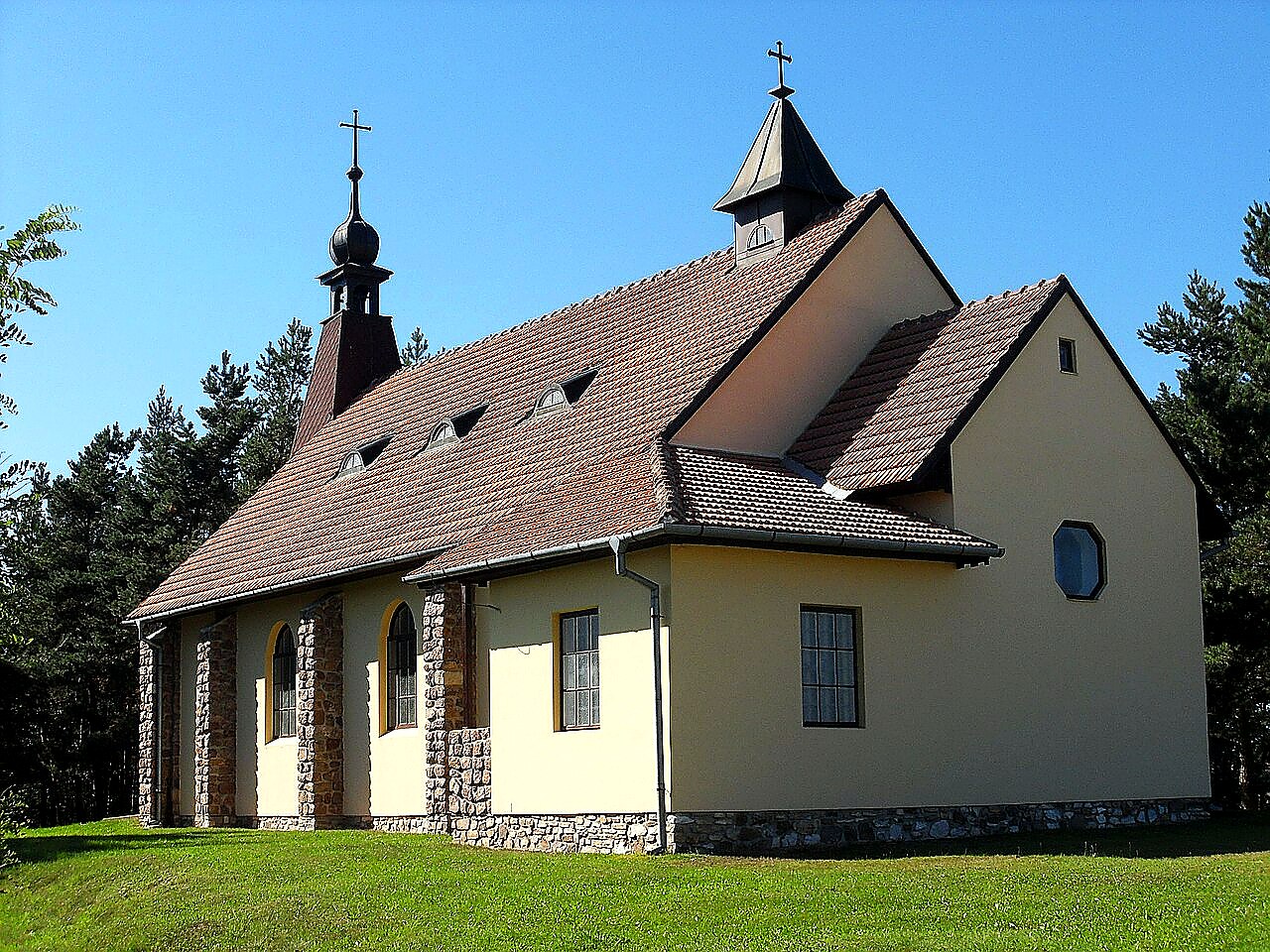 
<span>kostel Nejsvětějšího Srdce Páně (Oslnovice)</span>
