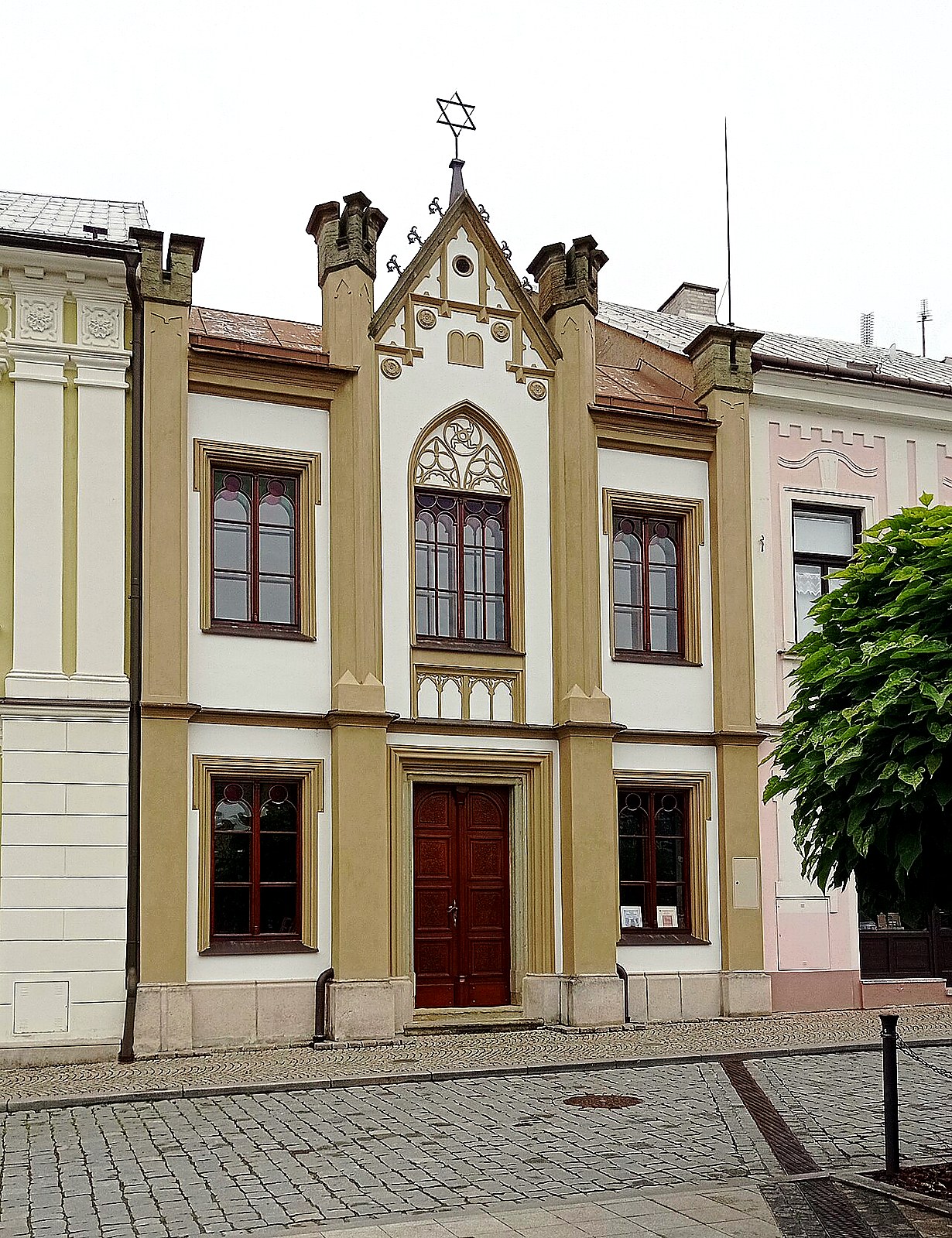 
<span>synagoga v Dobrušce</span>
