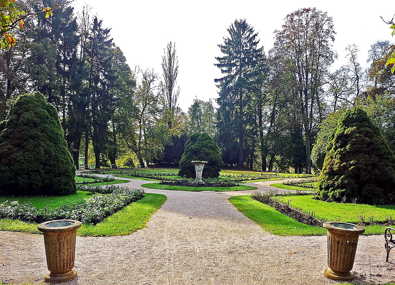 
<span>Jiráskovy sady (Hradec Králové)</span>
