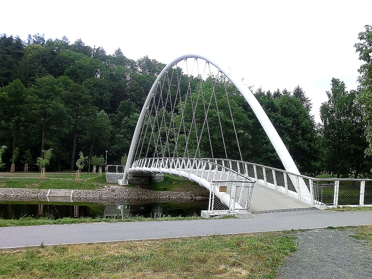 
<span>lávka přes Jizeru u stadionu v Semilech</span>
