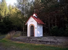 Kaple východně od Dolců