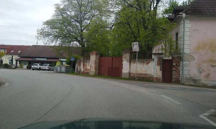 Starý zámek Neznašov