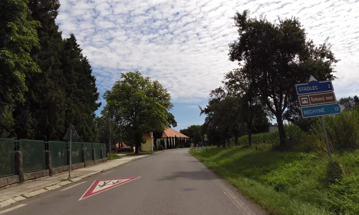 kostel svatého Františka Xaverského v Opařanech