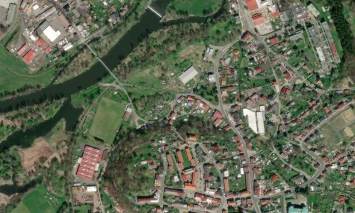 evangelický kostel v Kynšperku nad Ohří – letecký pohled