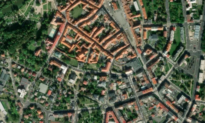 Františkánský klášter v Chebu – letecký pohled