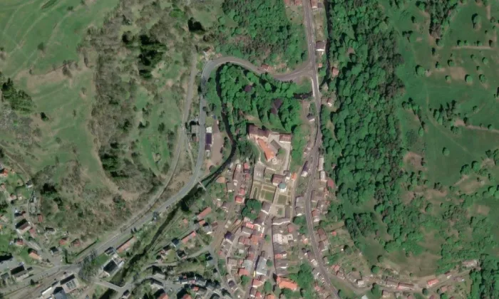 Hrad Bečov nad Teplou – letecký pohled