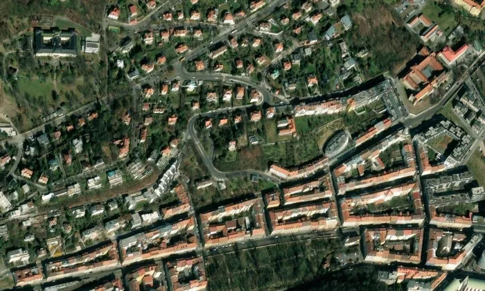 kaple Nejsvětější Trojice (Smíchov) – letecký pohled