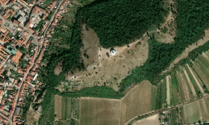 kaple svatého Šebestiána na Svatém kopečku – letecký pohled