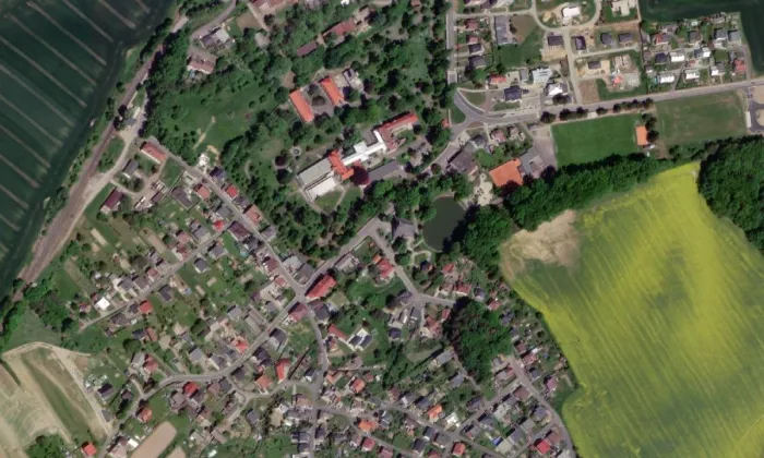 Kaple svatého Kříže, hrobka rodiny Lichnovských – letecký pohled