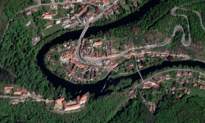 Kaple svatého Ondřeje ve Vranově nad Dyjí – letecký pohled
