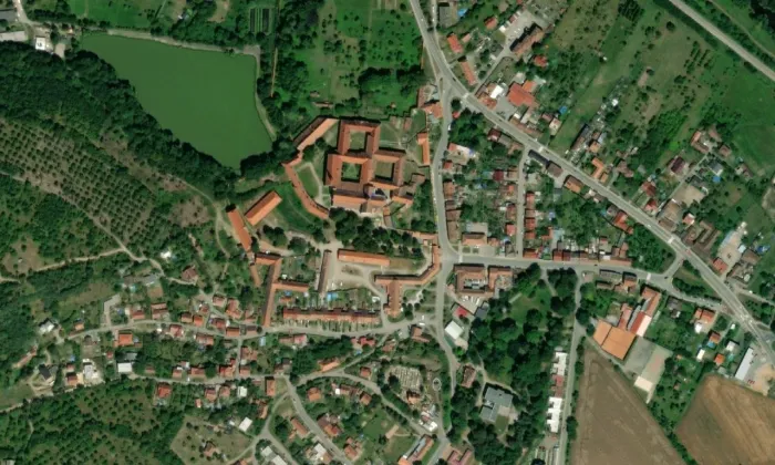 klášter Porta coeli – letecký pohled