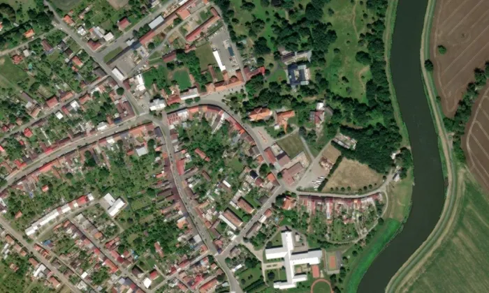 Kostel Nanebevzetí Panny Marie a svatého Jana Nepomuckého – letecký pohled