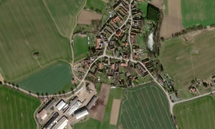 kostel Narození Panny Marie (Hlasivo) – letecký pohled
